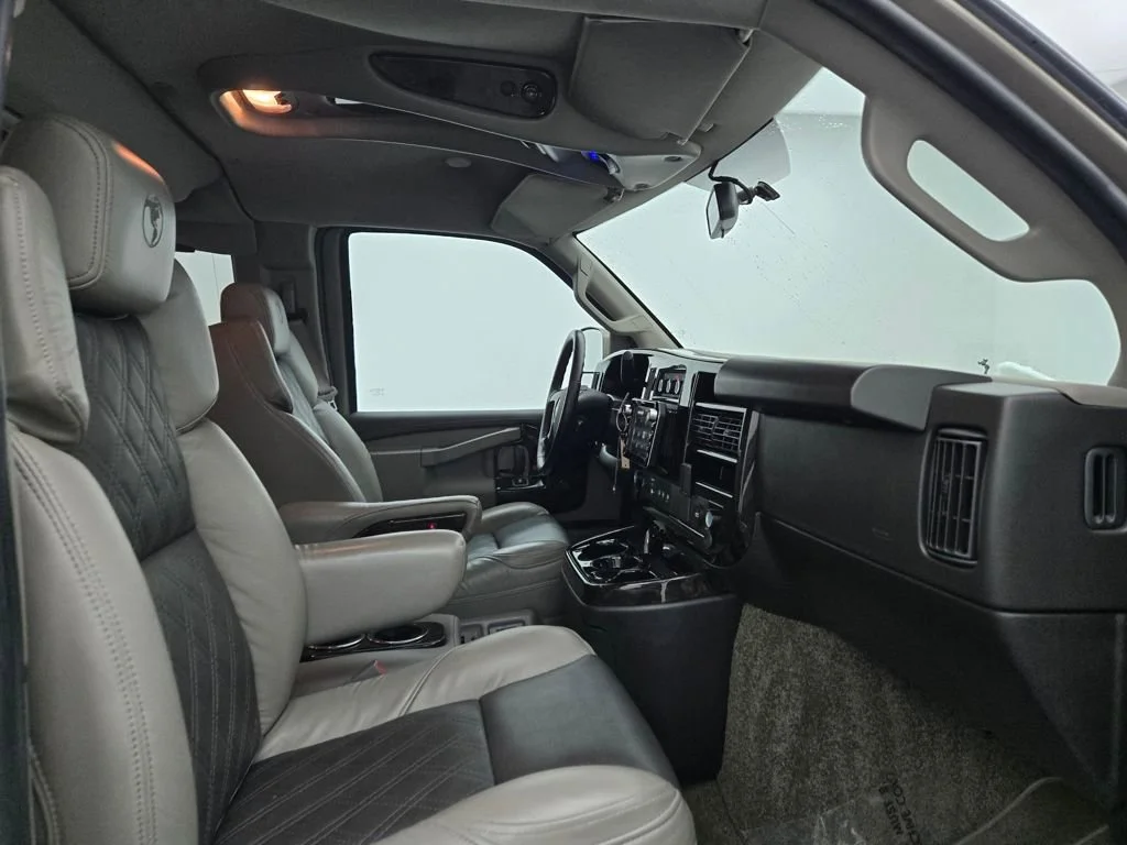 2023 GMC Savana Cargo Work Van - Photo 31