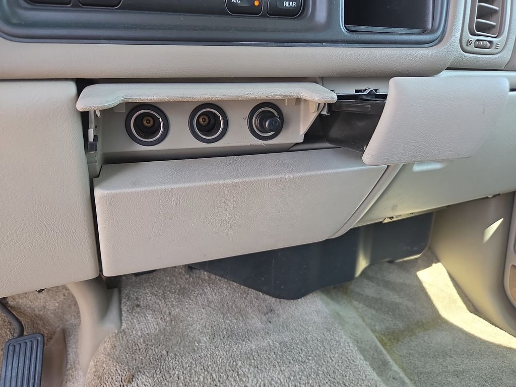 Used 2002 White Chevrolet LS image 22