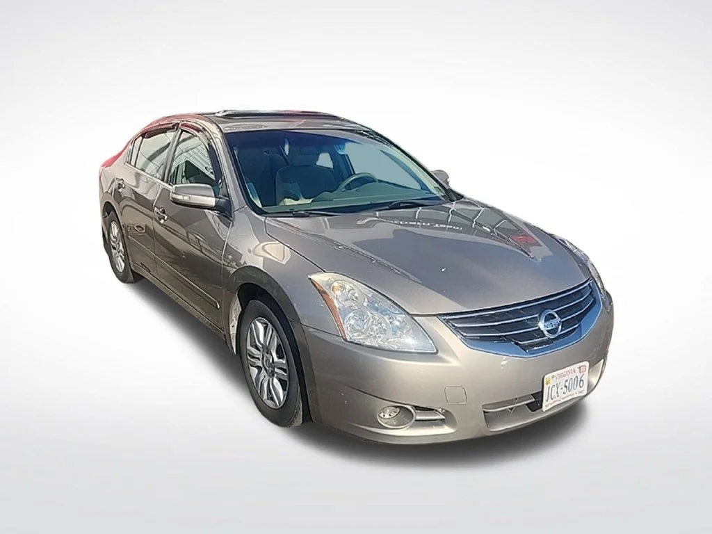 Used 2012 Beige Nissan 2.5 S image 2