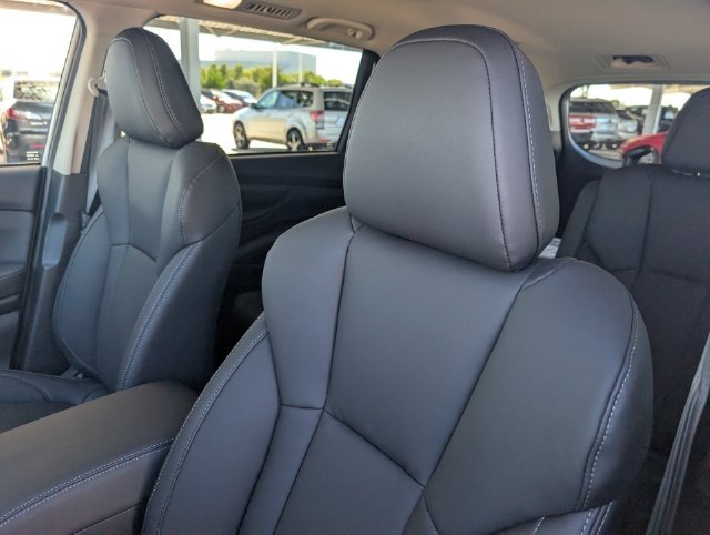 New 2027 CRYSTAL WHITE PEARL Subaru Premium 7-Passenger image 7
