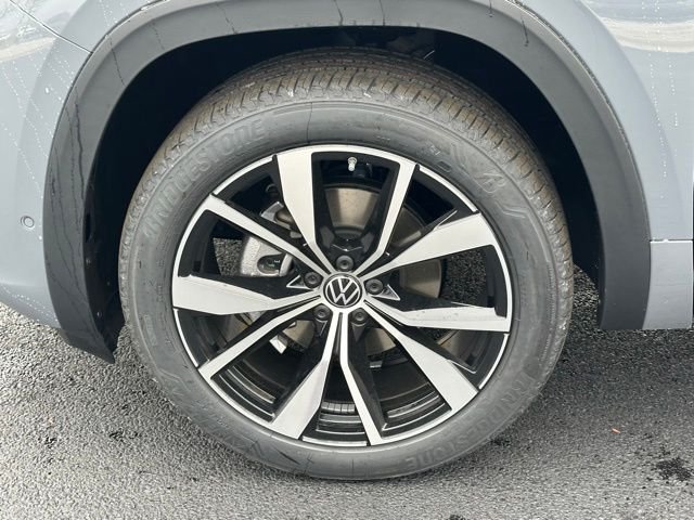 New 2026 Pure Gray Volkswagen 2.0T SEL Premium R-Line image 11
