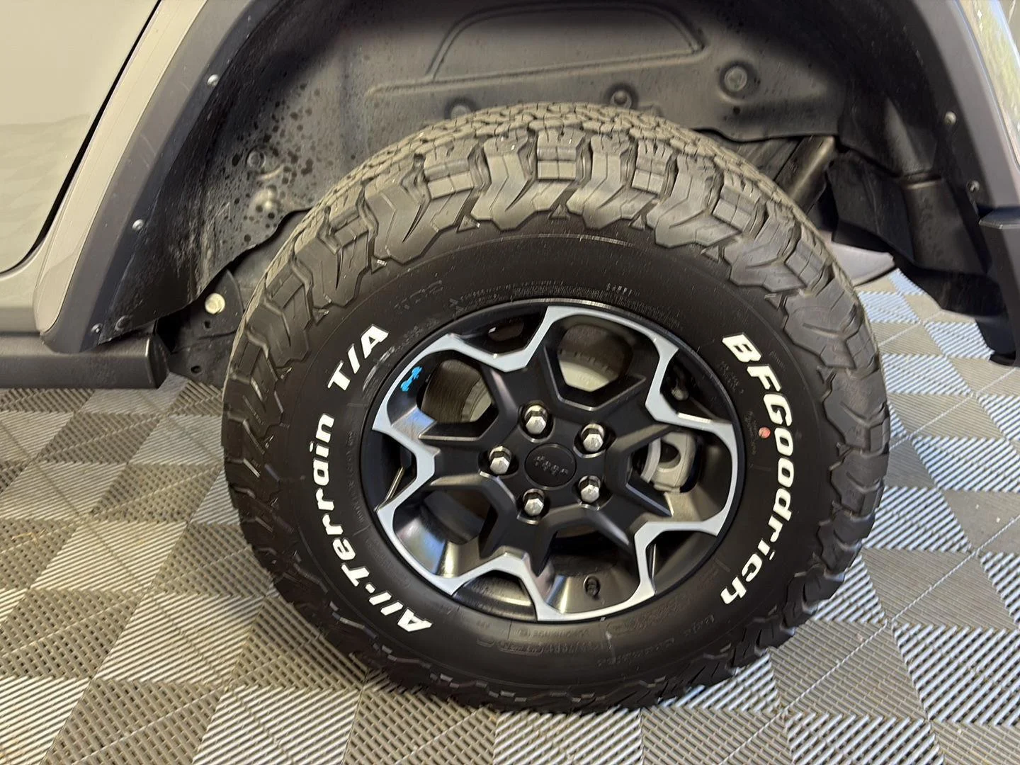 Used 2023 Sting-Gray Clearcoat Jeep Rubicon image 17