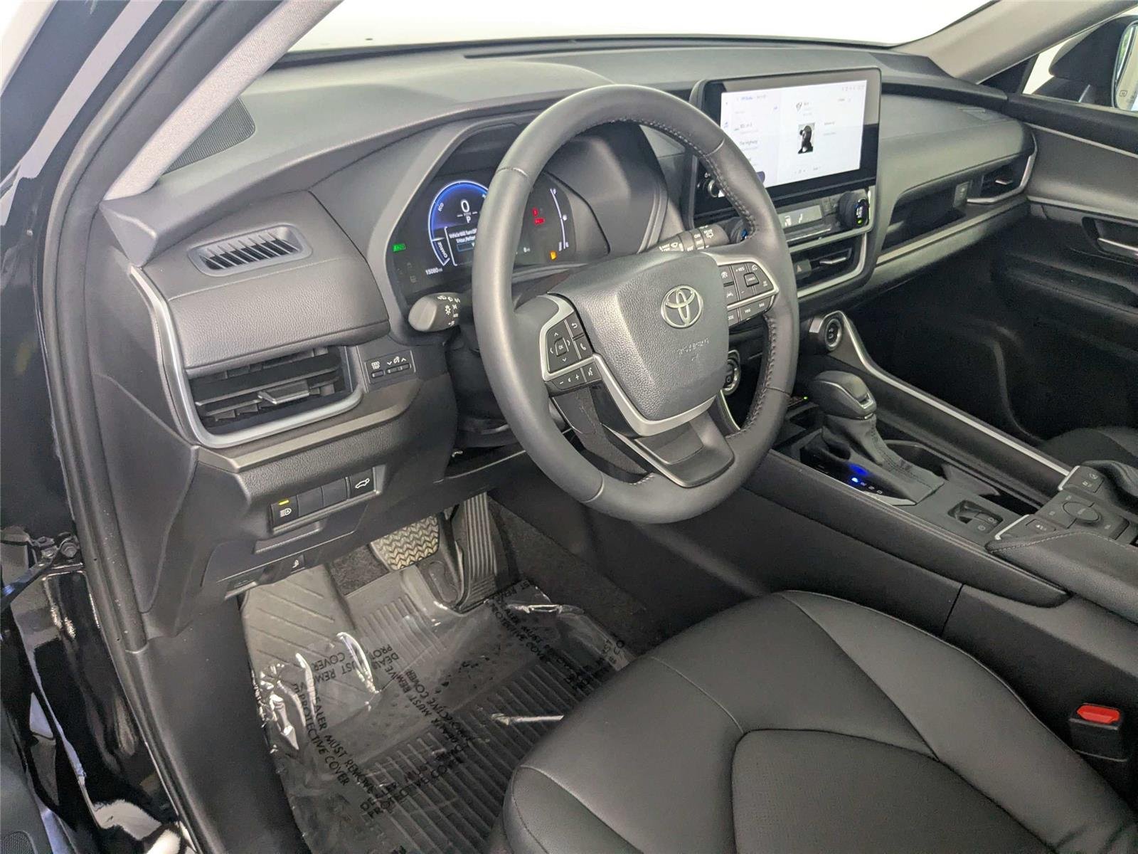 Used 2025 Midnight Black Metallic Toyota XLE image 13
