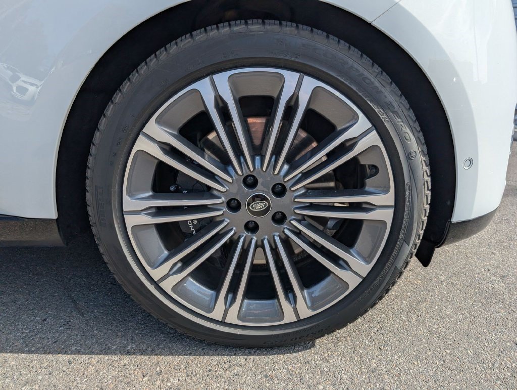 Used 2023 Fuji White Land Rover Autobiography image 32