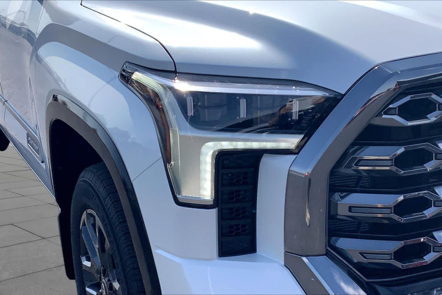 New 2026 Wind Chill Pearl Toyota Platinum image 13