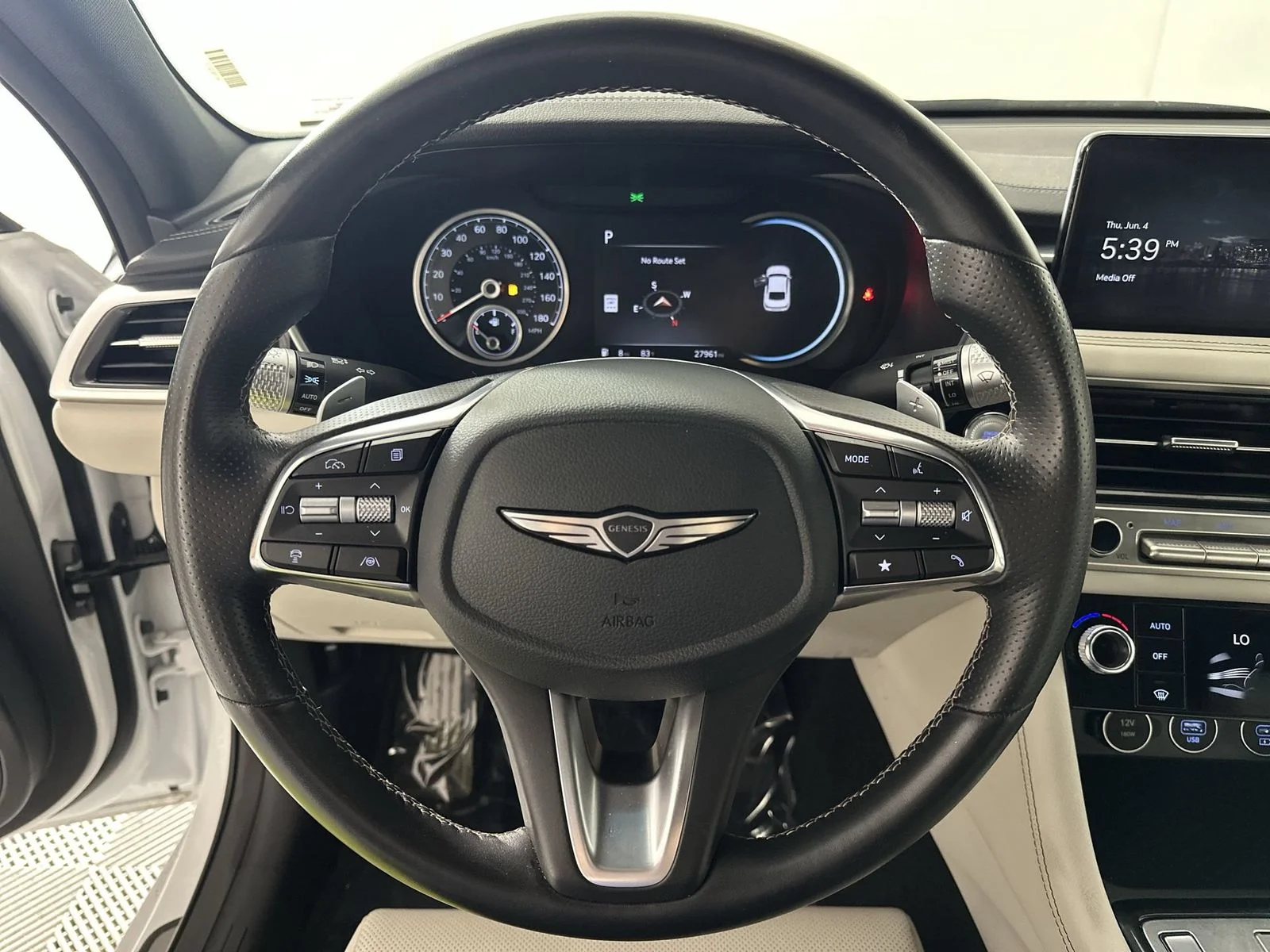 Used 2025 White Genesis 2.5T image 14