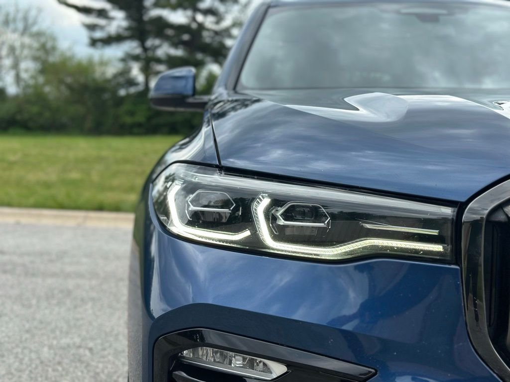 Used 2022 Phytonic Blue Metallic BMW xDrive40i image 10