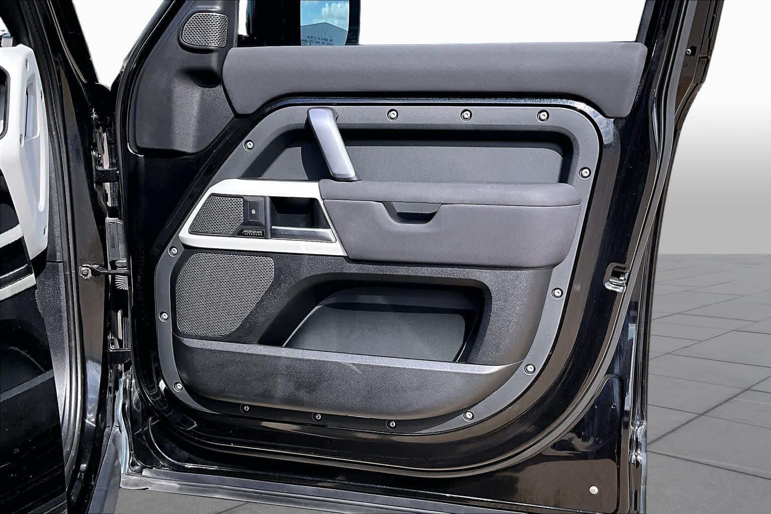 Used 2022 Santorini Black Metallic Land Rover X-Dynamic SE image 23