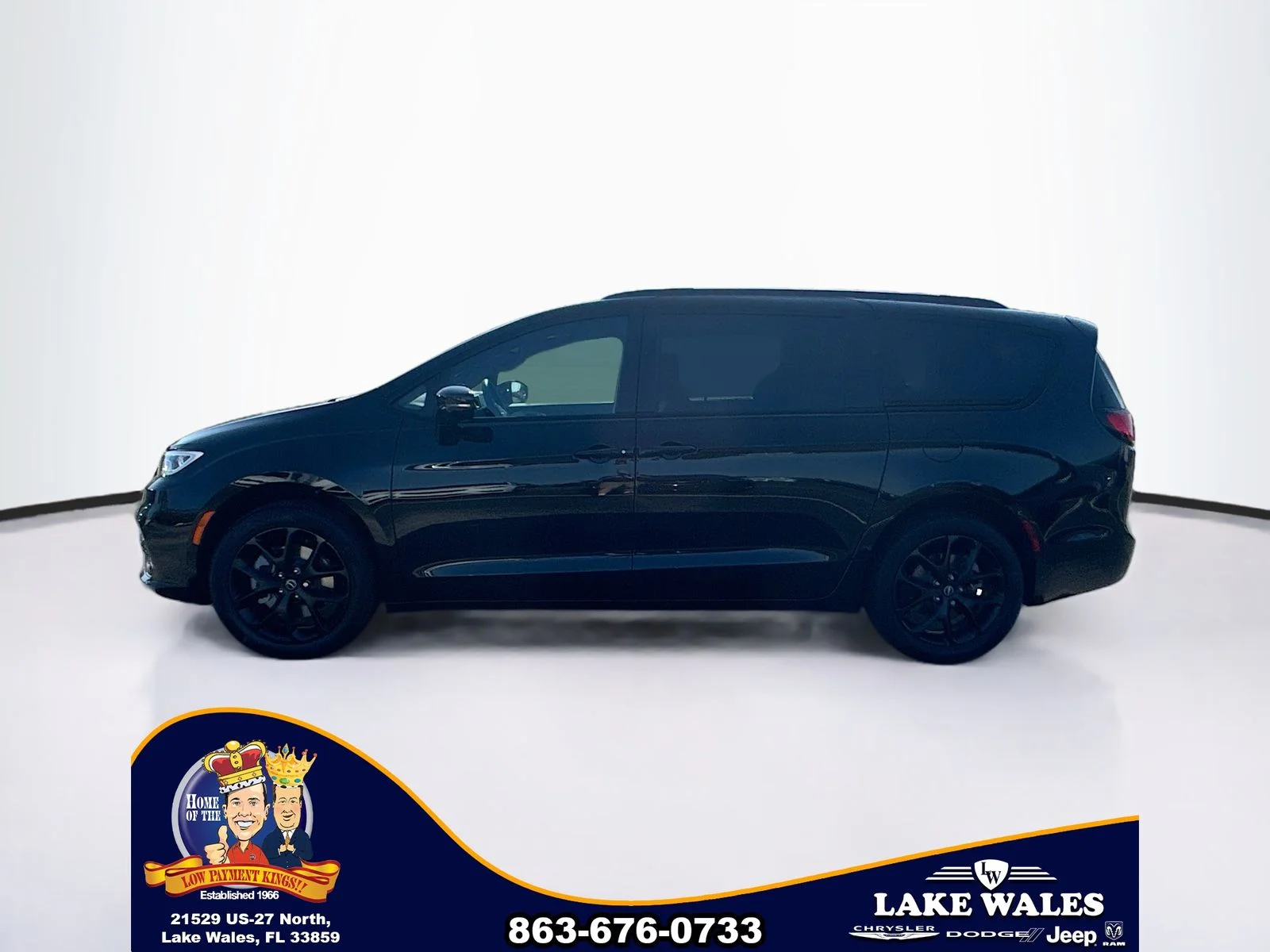 New 2026 Diamond Black Crystal Pearl-Coat Exterior Paint Chrysler Limited image 3