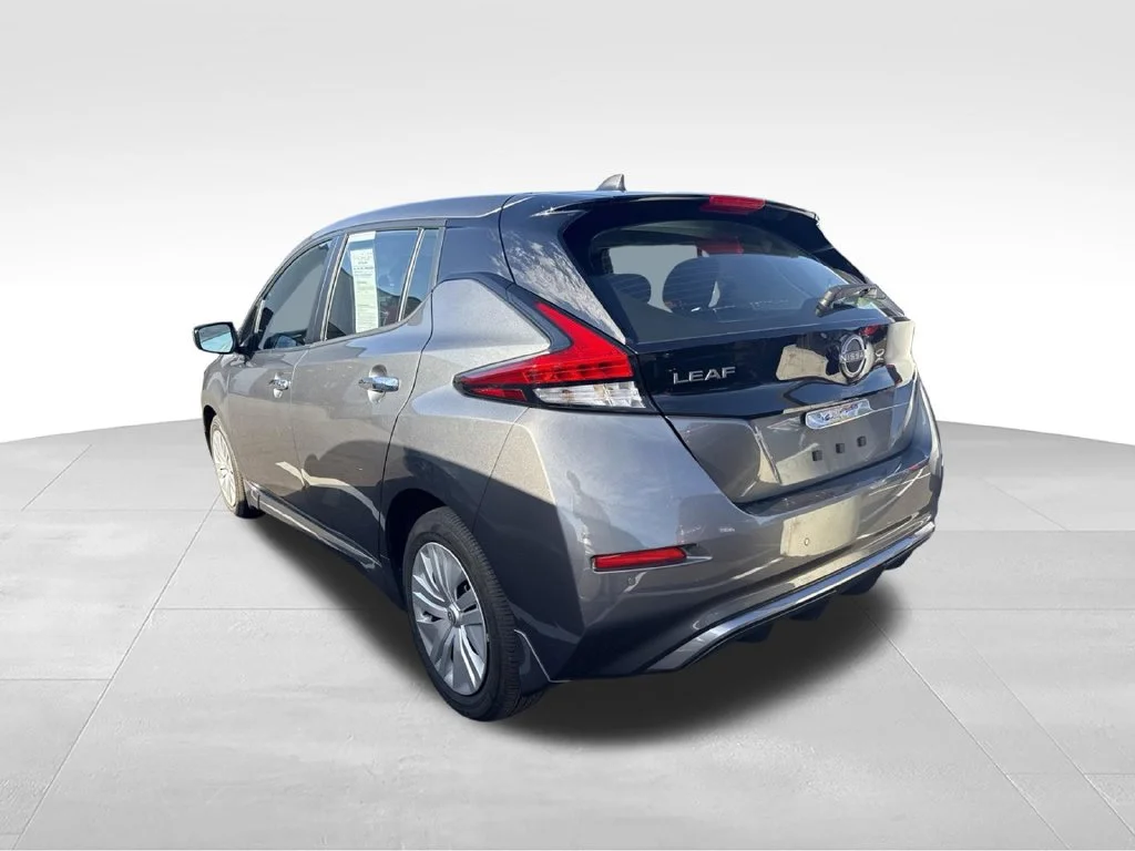 Used 2023 Gray Nissan S image 4