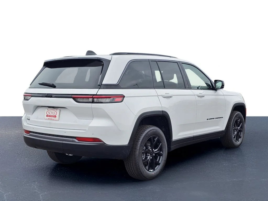 New 2026 Bright White Clear-Coat Exterior Paint Jeep Altitude image 8