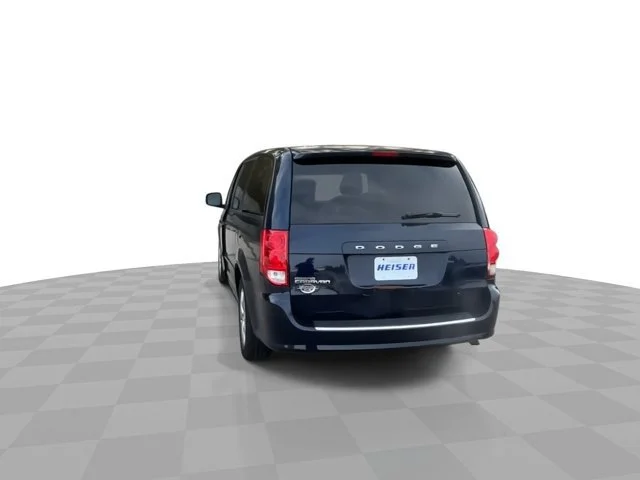 Used 2015 True Blue Pearlcoat Dodge SE image 7