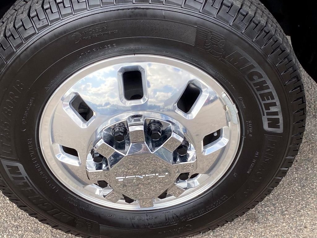 Used 2025 White GMC Denali Ultimate image 33