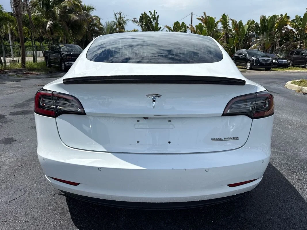 Used 2018 White Tesla  image 4