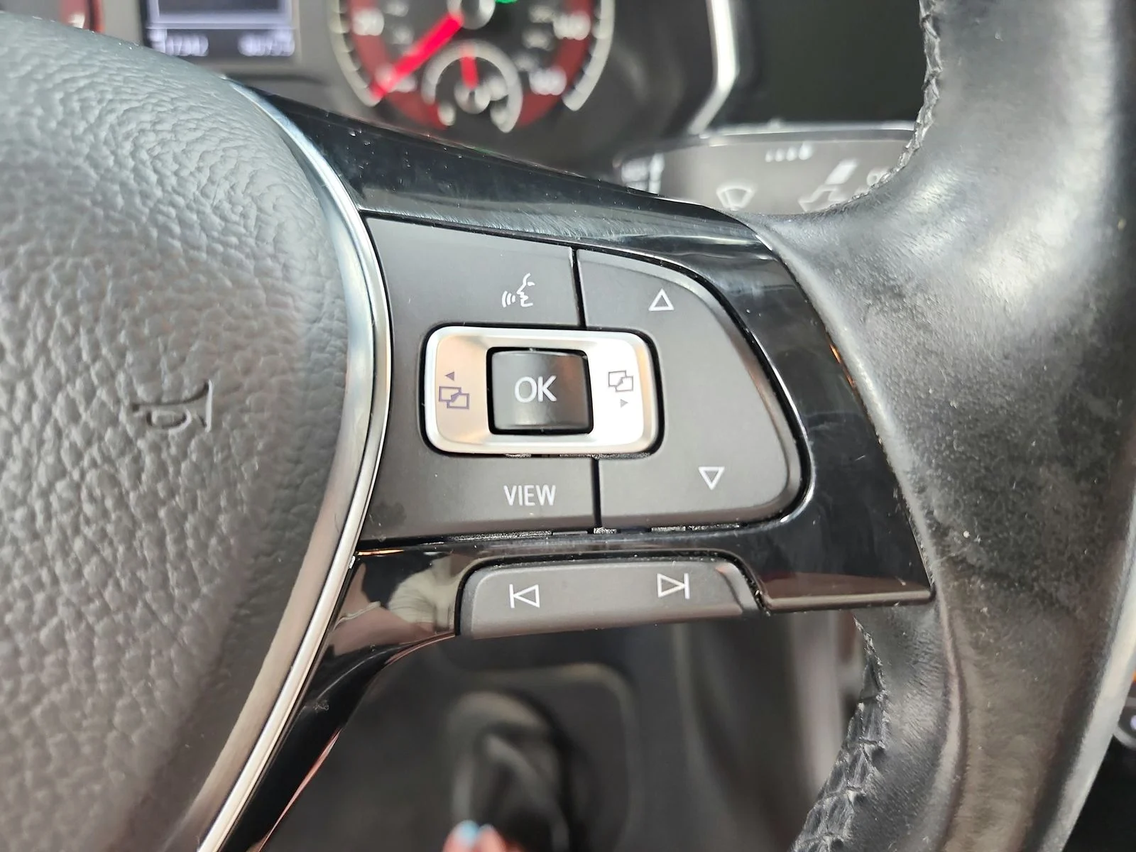 Used 2019 Gray Volkswagen 1.4T SE image 25