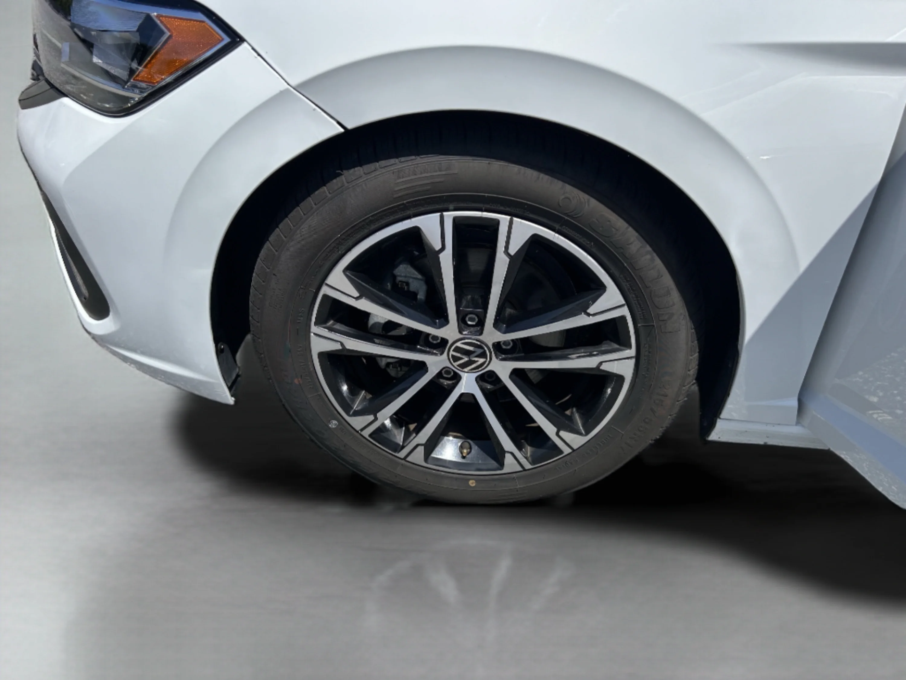 Used 2024 Pure White Volkswagen Sport image 34