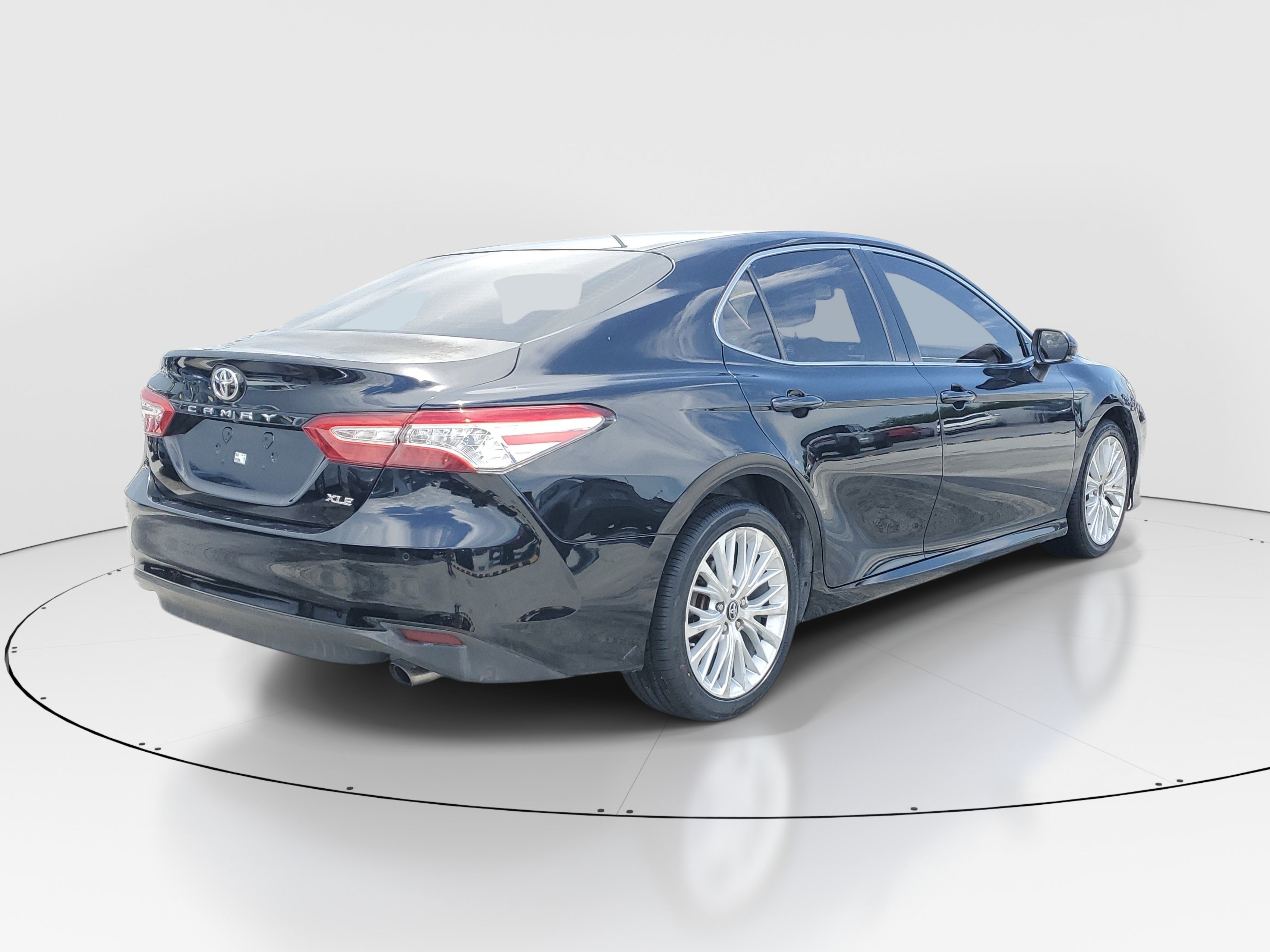 Used 2018 Midnight Black Metallic Toyota XLE image 6