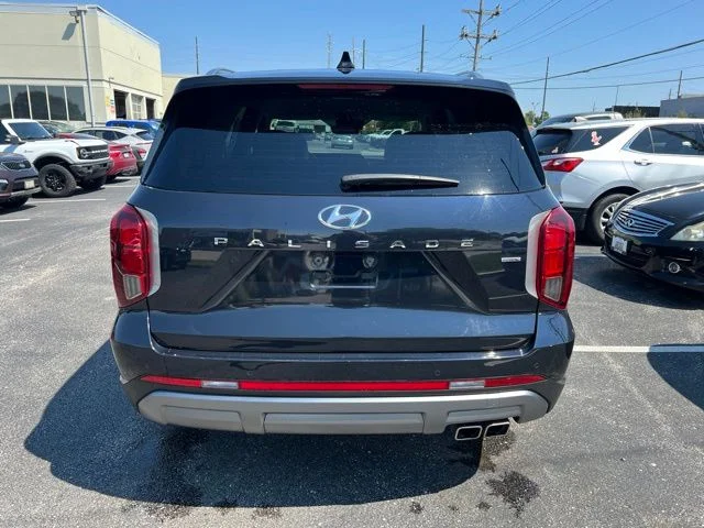 Used 2025 White Hyundai SEL image 5