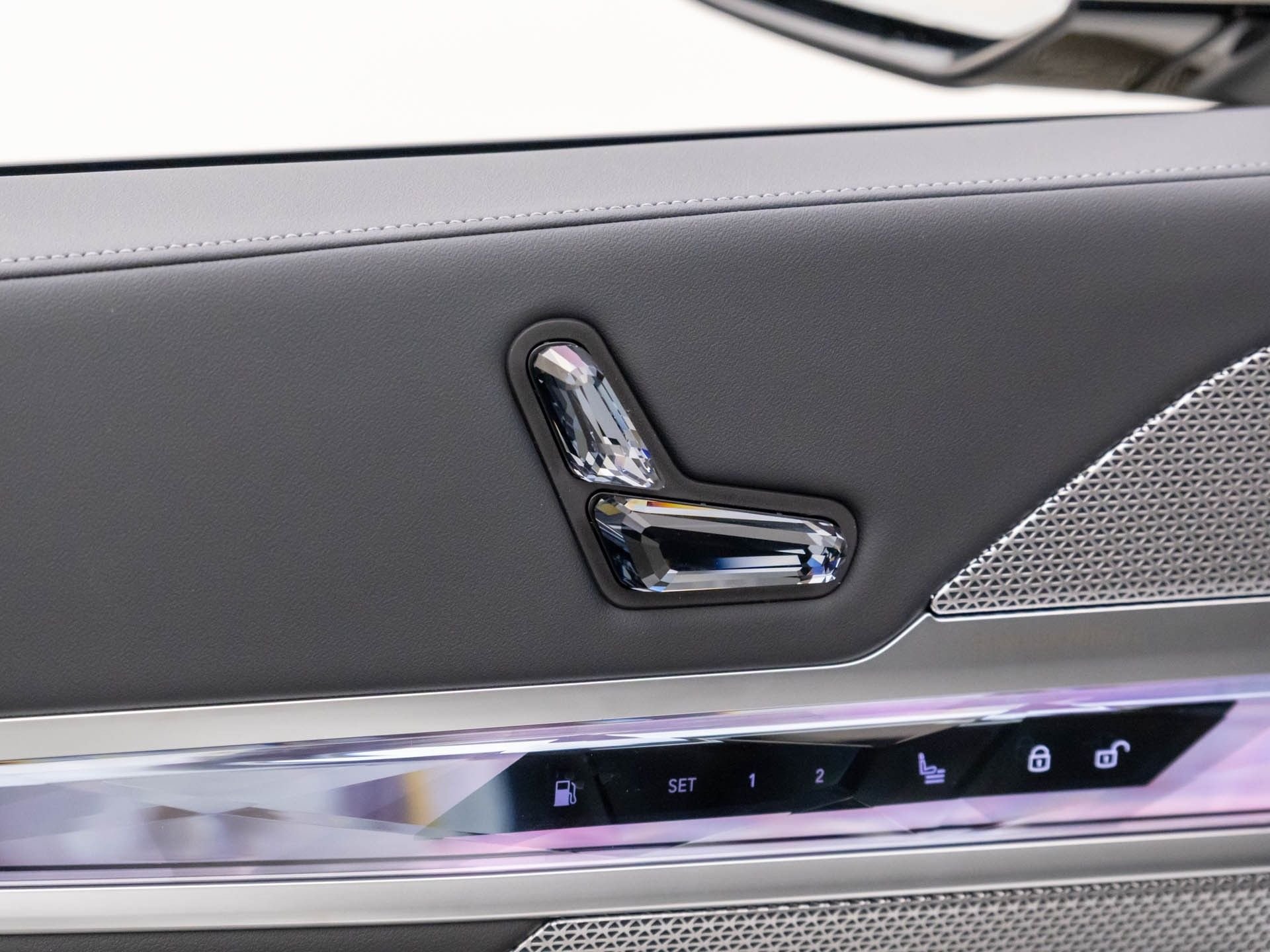 2025 BMW 7 Series 750e - Photo 15