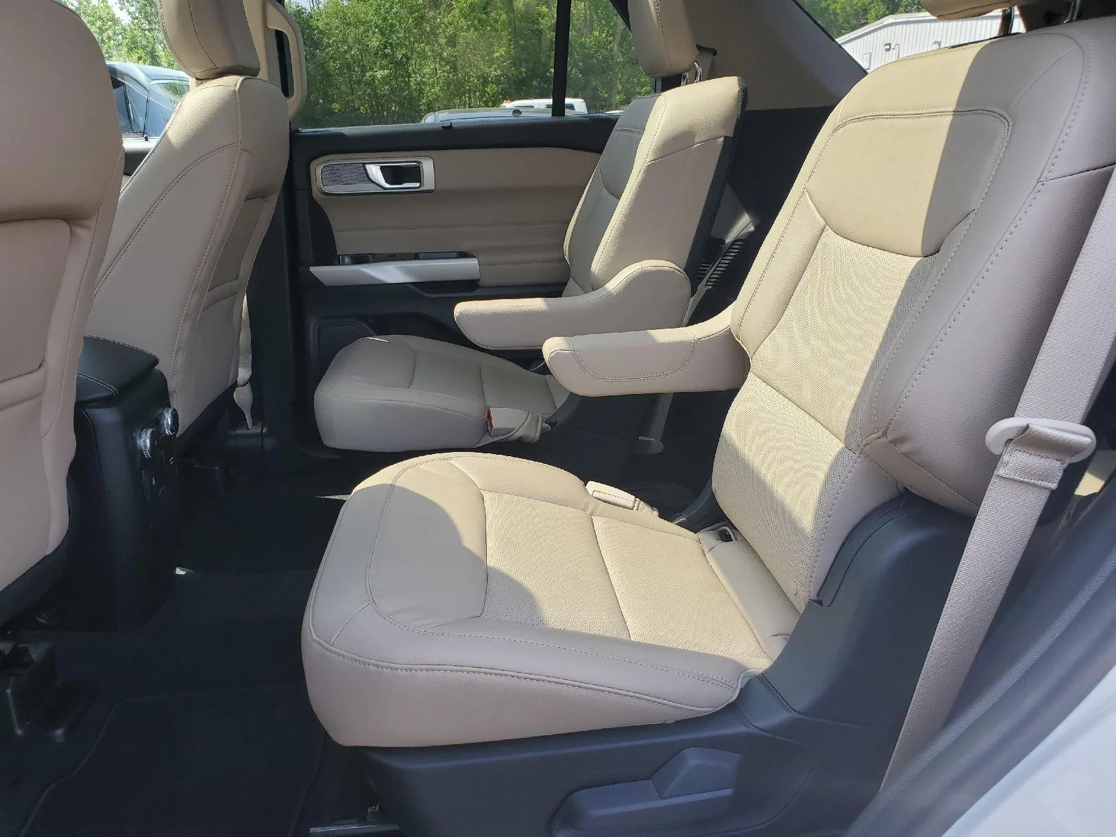 Used 2022 Star White Metallic Tri-Coat Ford Limited image 7