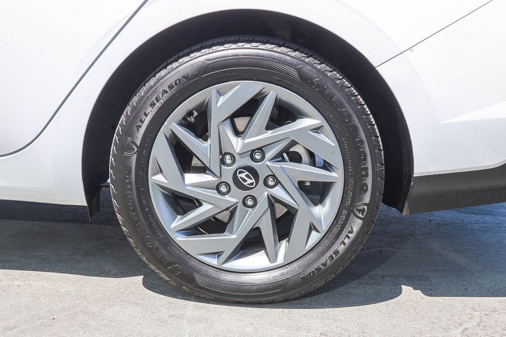 Used 2024 White Hyundai SEL image 12