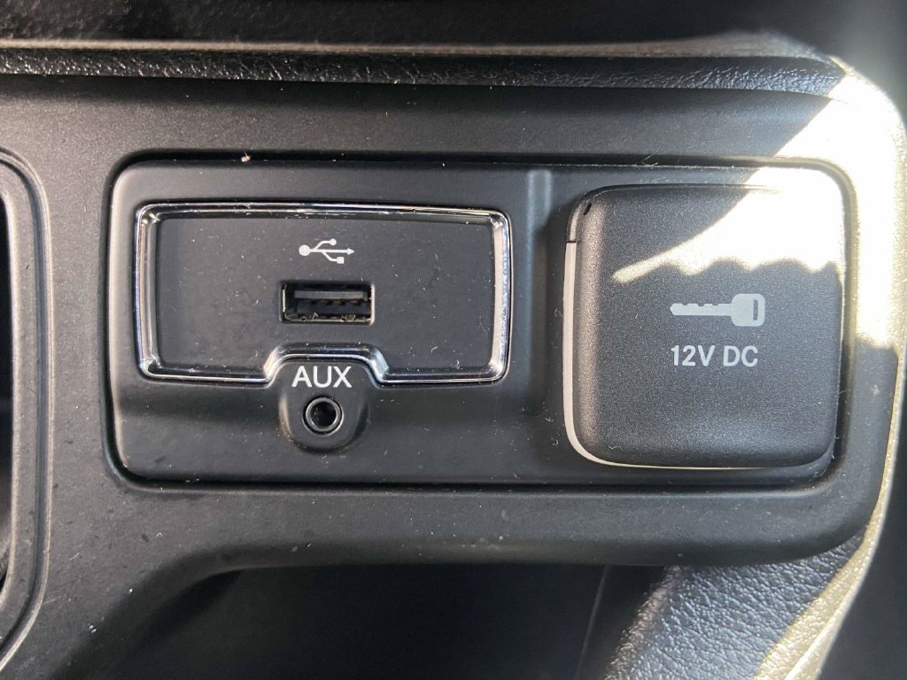 Used 2018 Gray Jeep Altitude image 30