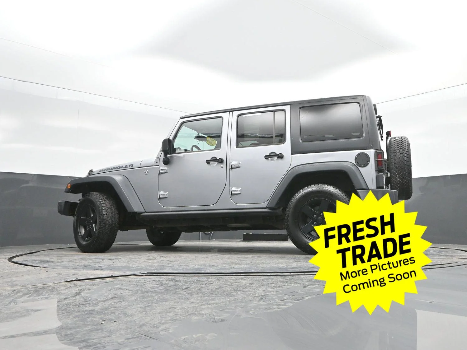 Used 2016 Billet Silver Metallic Clearcoat Jeep Black Bear image 27