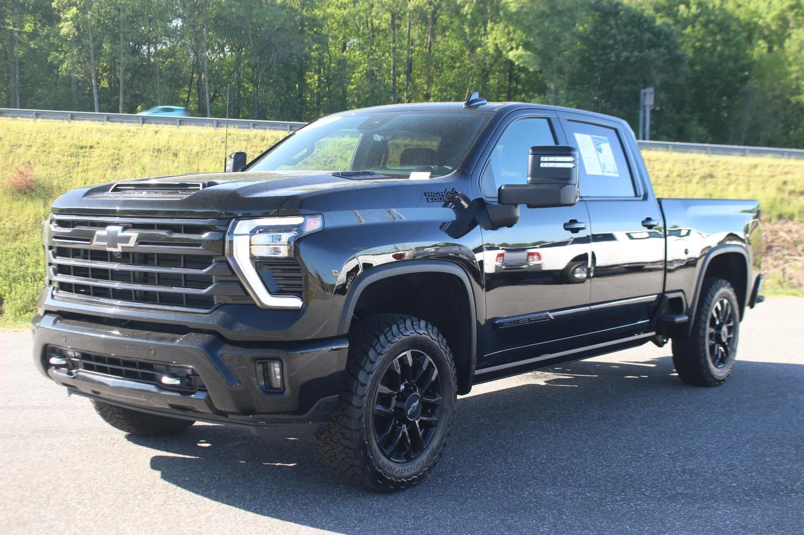 Used 2025 Black Chevrolet High Country image 3