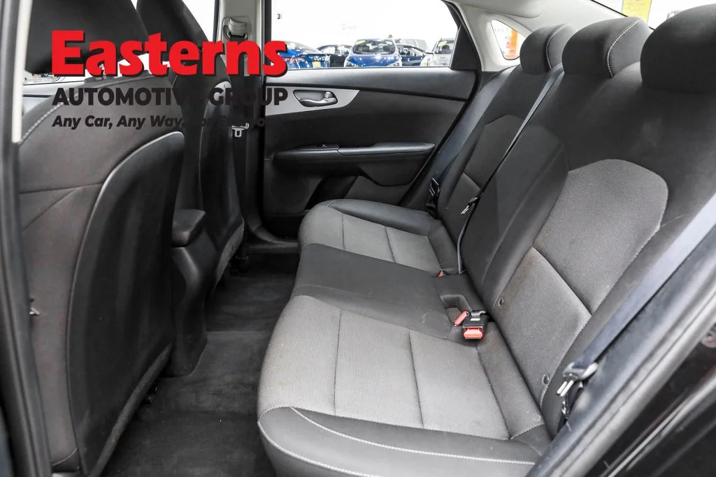 Used 2022 Black Kia LXS image 21