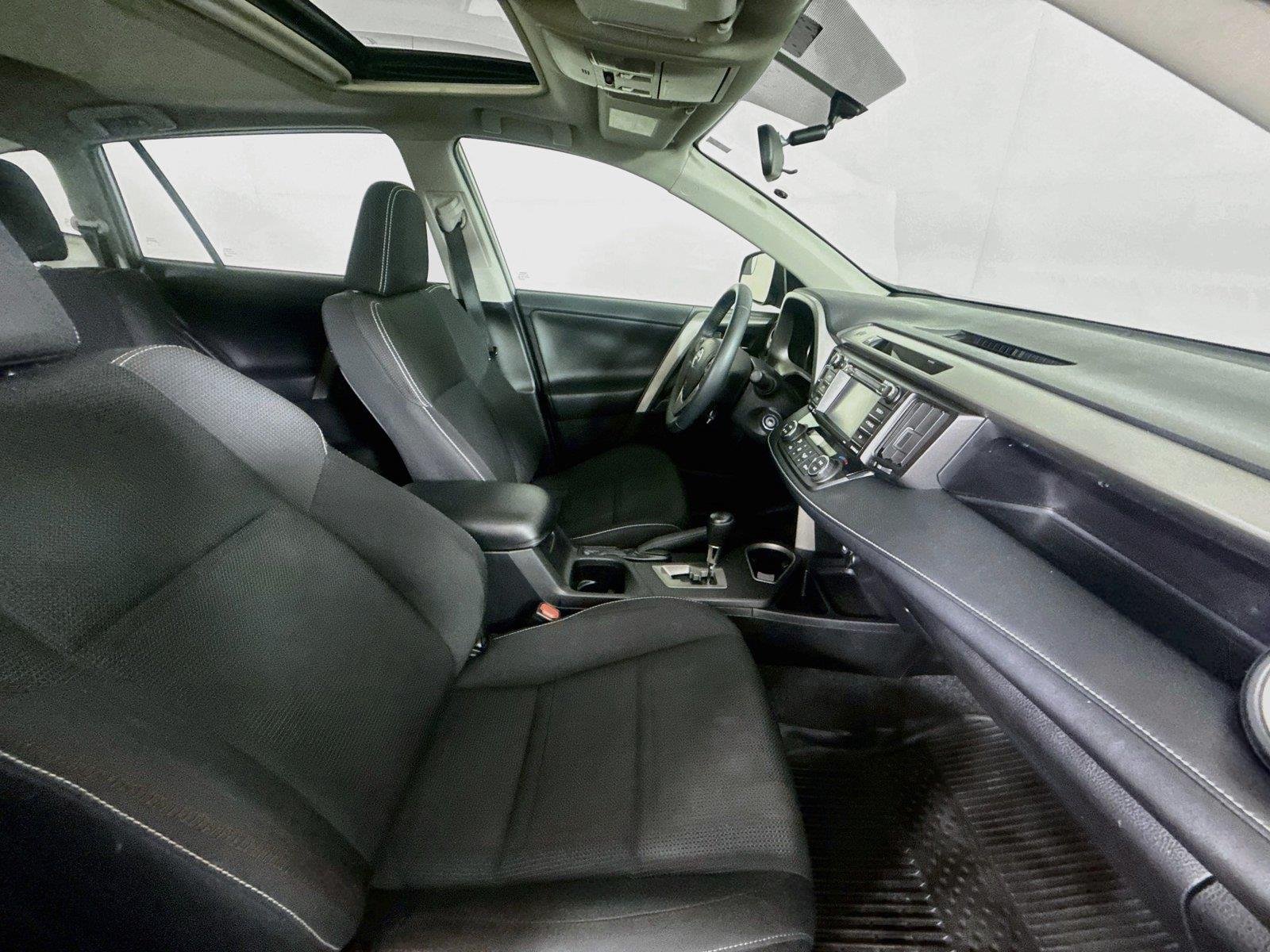 Used 2016 Silver Sky Metallic Toyota XLE image 40