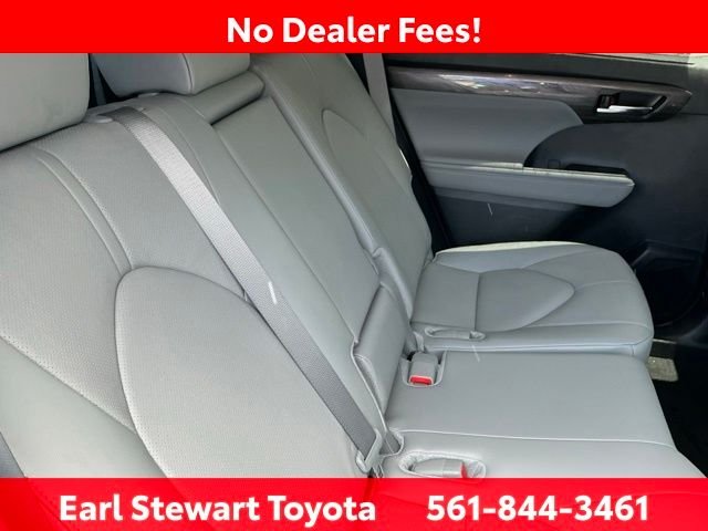 Used 2024  Toyota Limited image 28