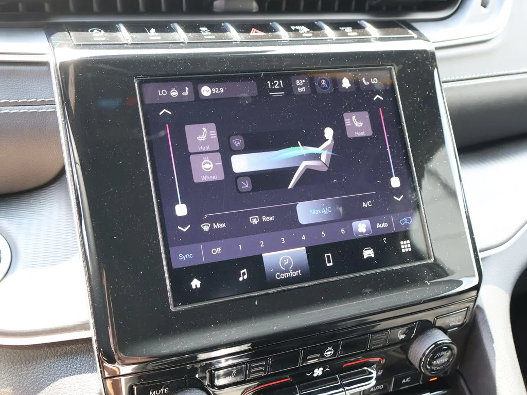 Used 2024 White Jeep Altitude image 32