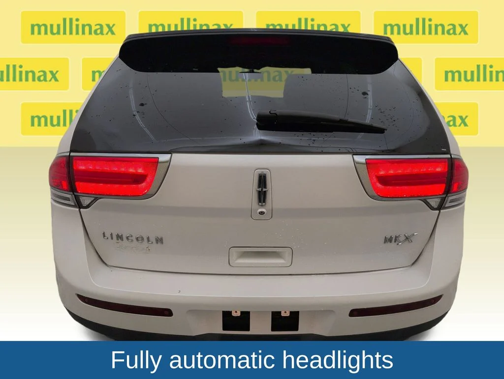 Used 2015 White Lincoln Base image 29