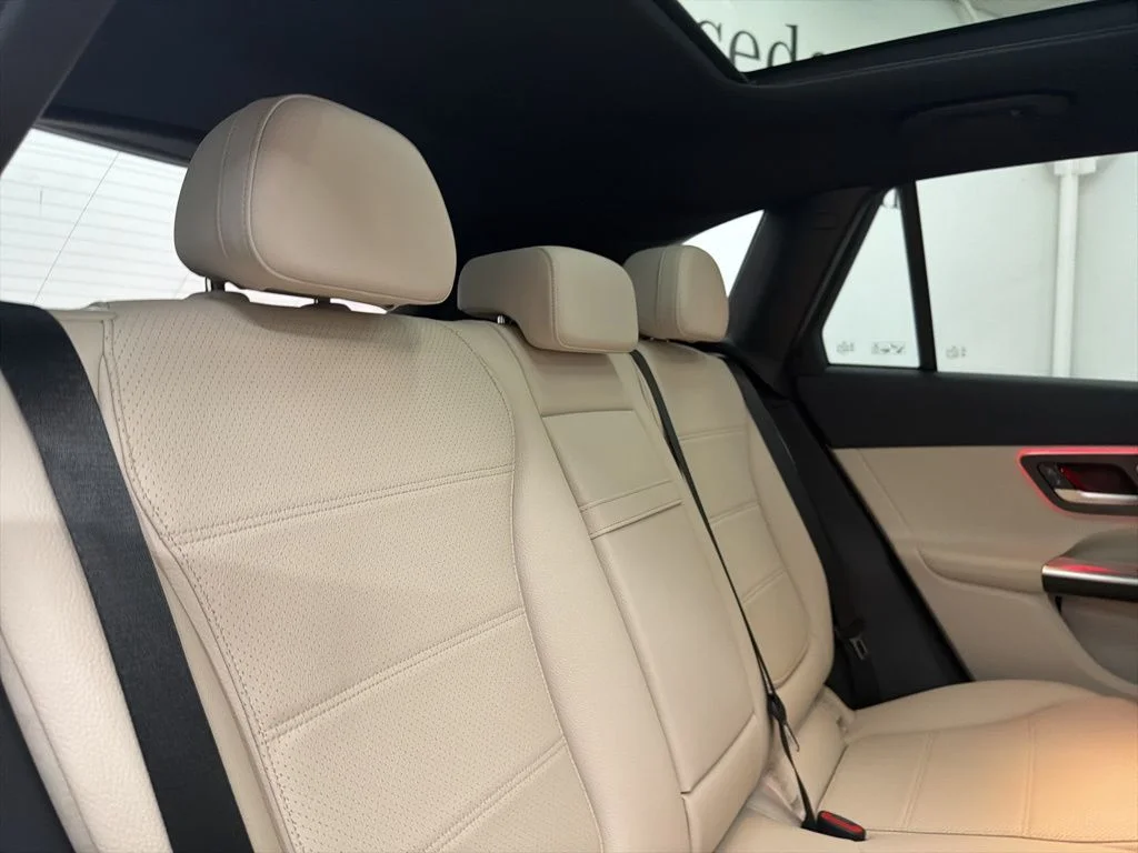 Used 2026 White Mercedes-Benz GLC 300 image 25