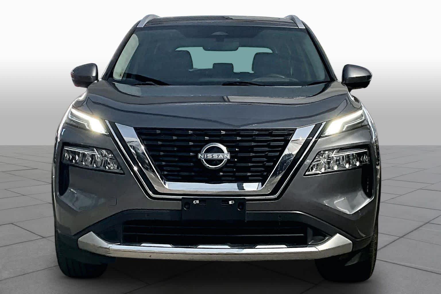 Used 2023 Gun Metallic Nissan Platinum image 4