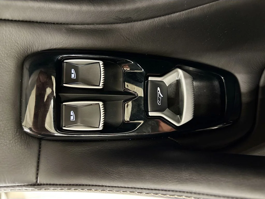 Used 2025 White McLaren TechLux image 21