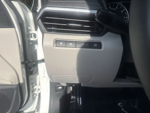 Used 2025 White Nissan 2.5 SL image 25