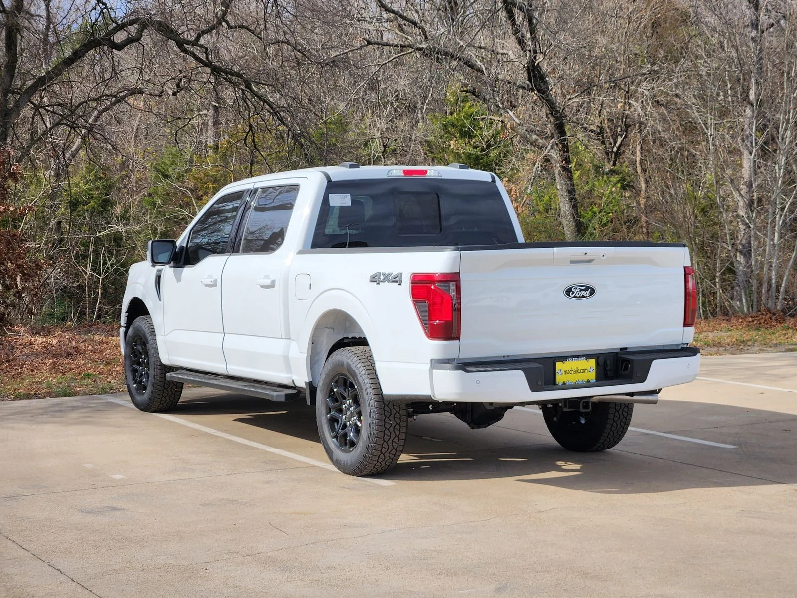New 2026 Oxford White Ford XLT image 4