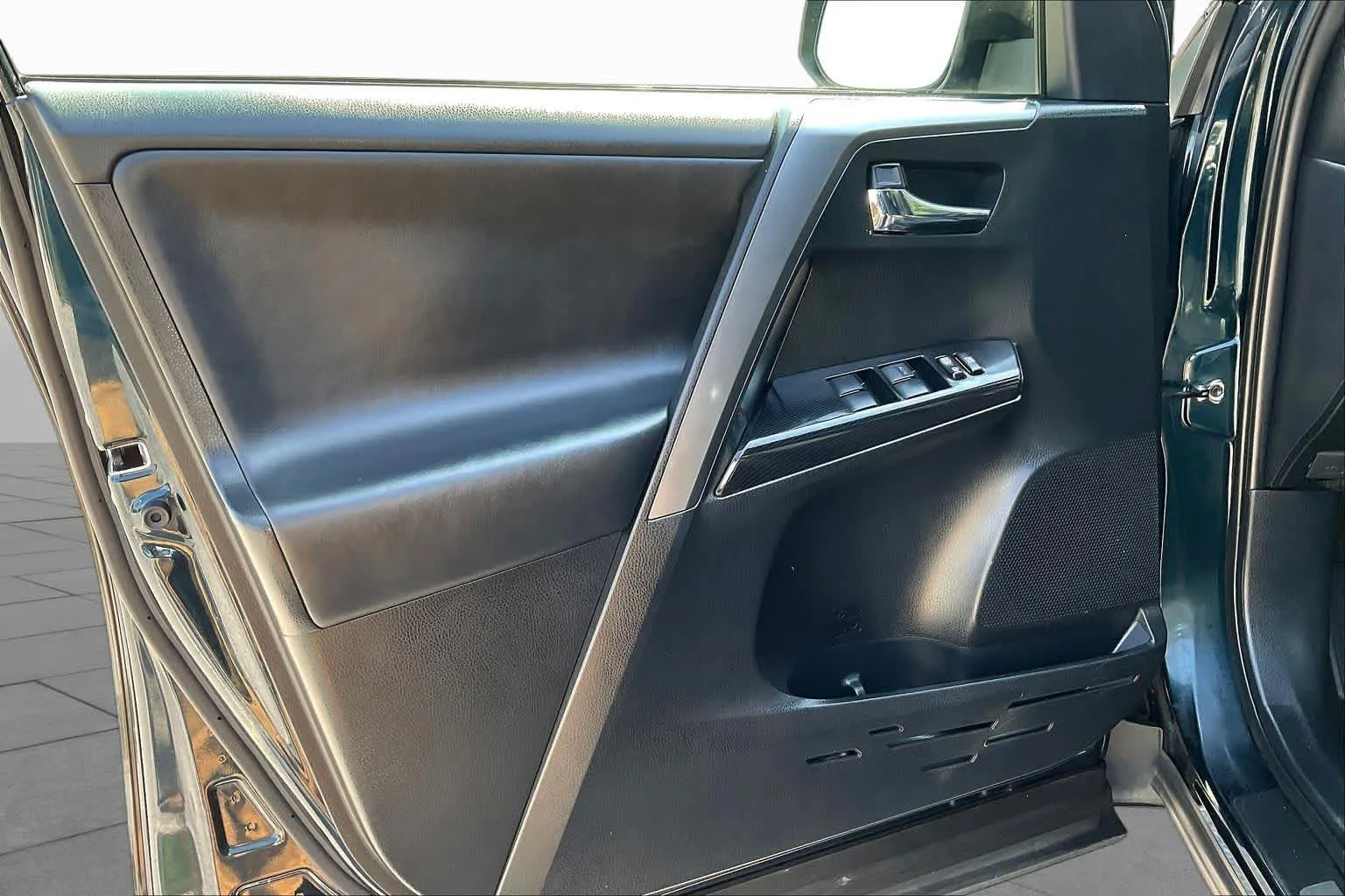 Used 2017 Galactic Aqua Mica Toyota SE image 22