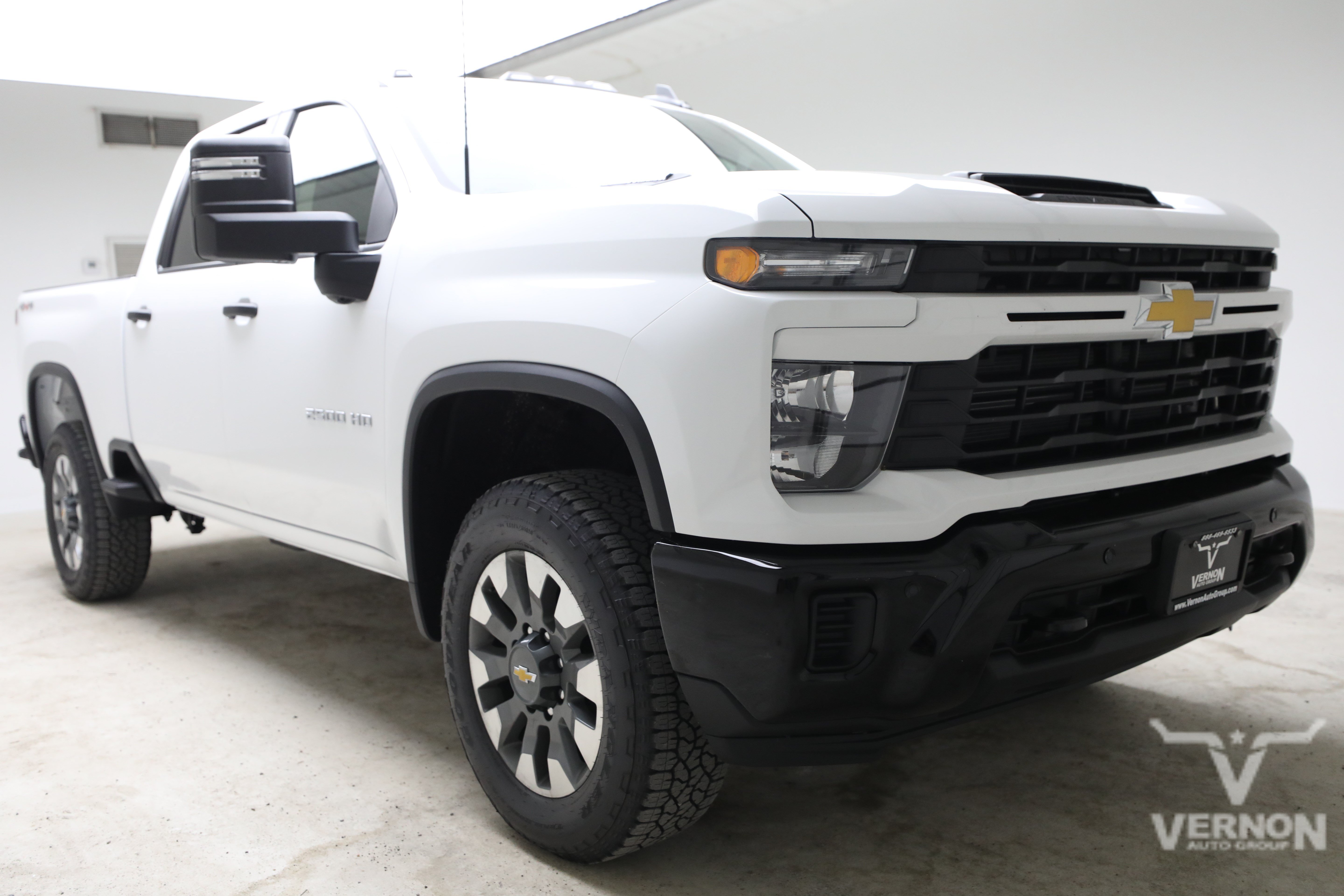 New 2026 Summit White Chevrolet N image 7