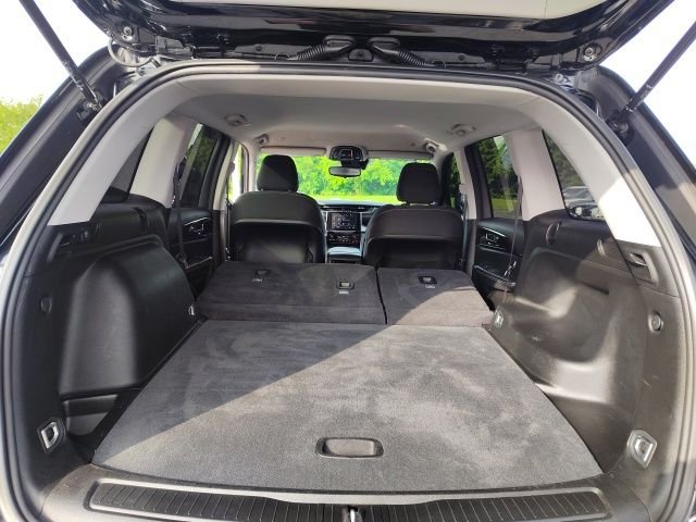 Used 2023 Black Jeep Laredo image 26