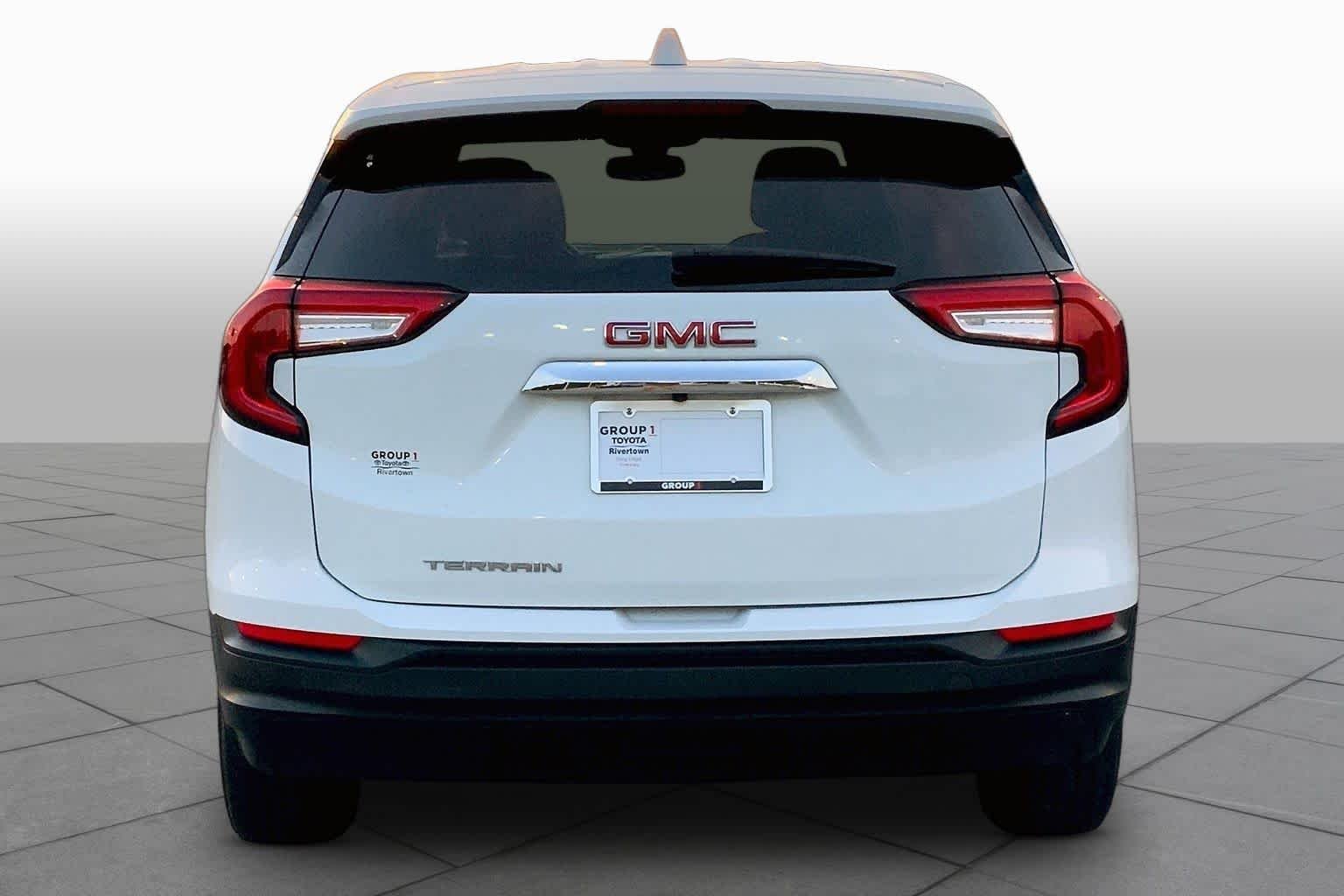 Used 2024 Summit White GMC SLE image 5