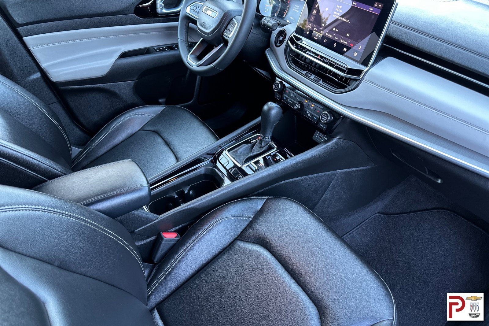 Used 2025 Silver Jeep Limited image 19