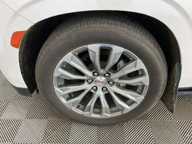 Used 2021 White Frost Tricoat GMC Denali image 7