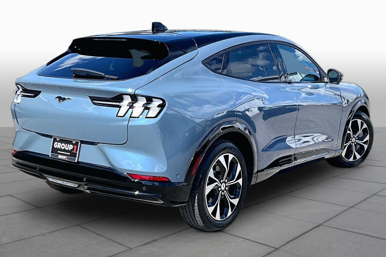 Certified Used 2023 Vapor Blue Metallic Ford Premium image 12