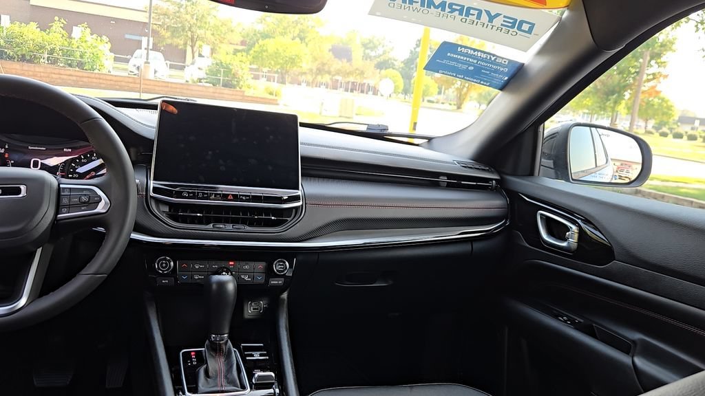 Used 2025 Hydro Blue Pearlcoat Jeep Trailhawk image 23