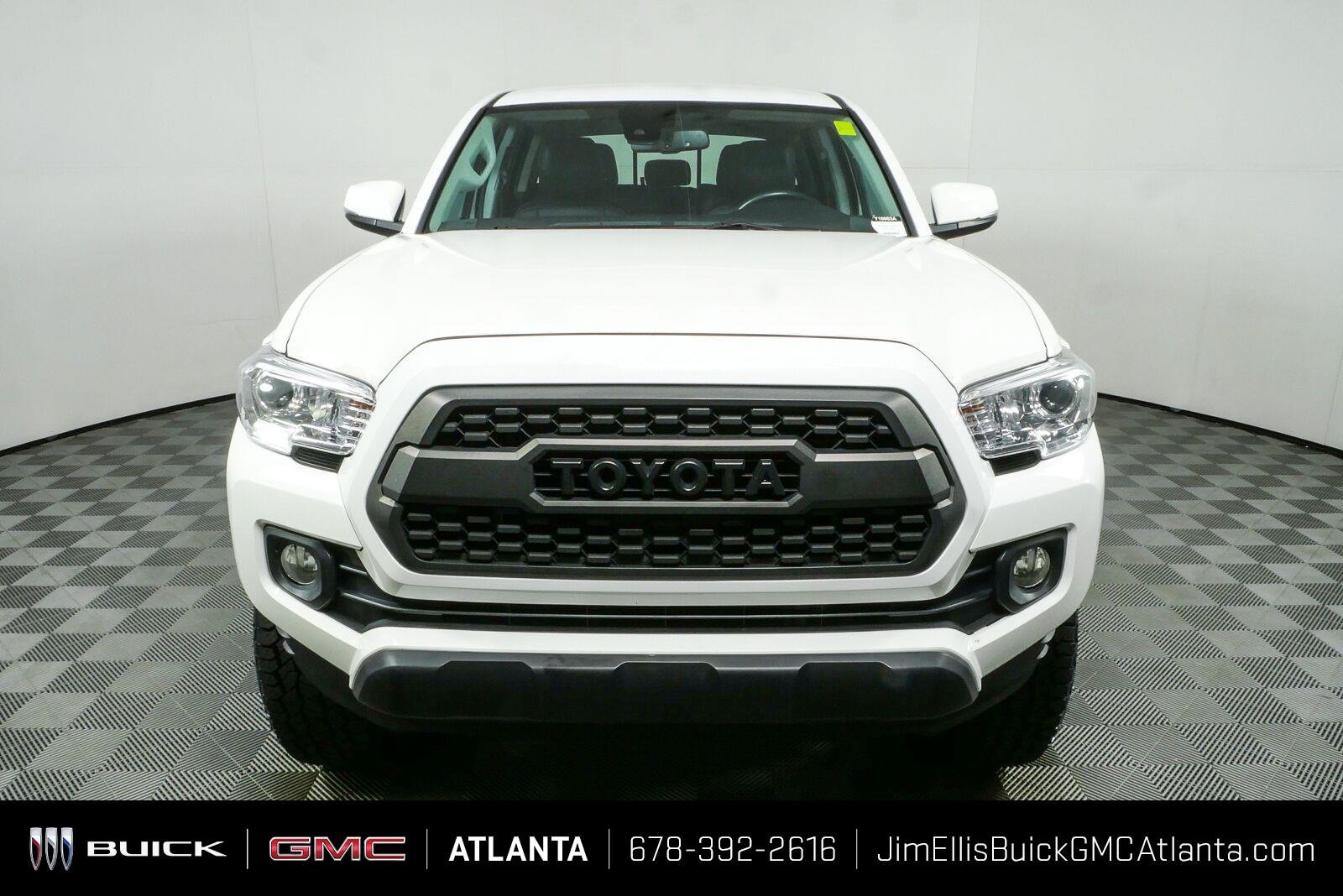 Used 2022 White Toyota SR5 V6 image 25