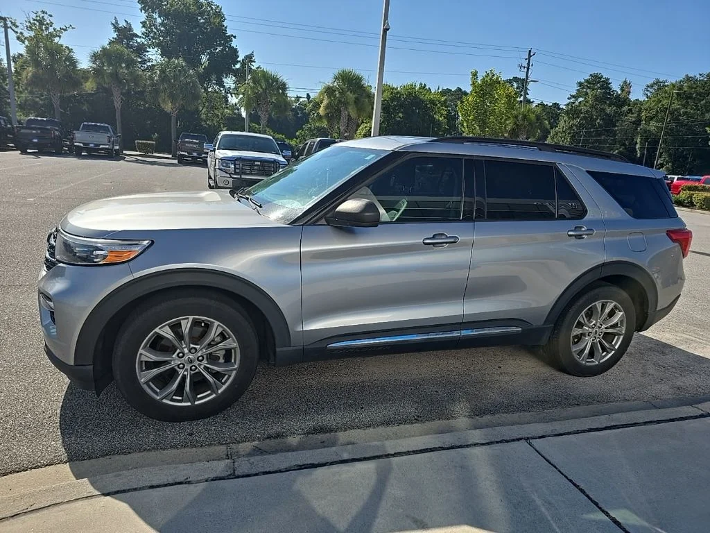 Used 2023 Silver Metallic Ford XLT image 4