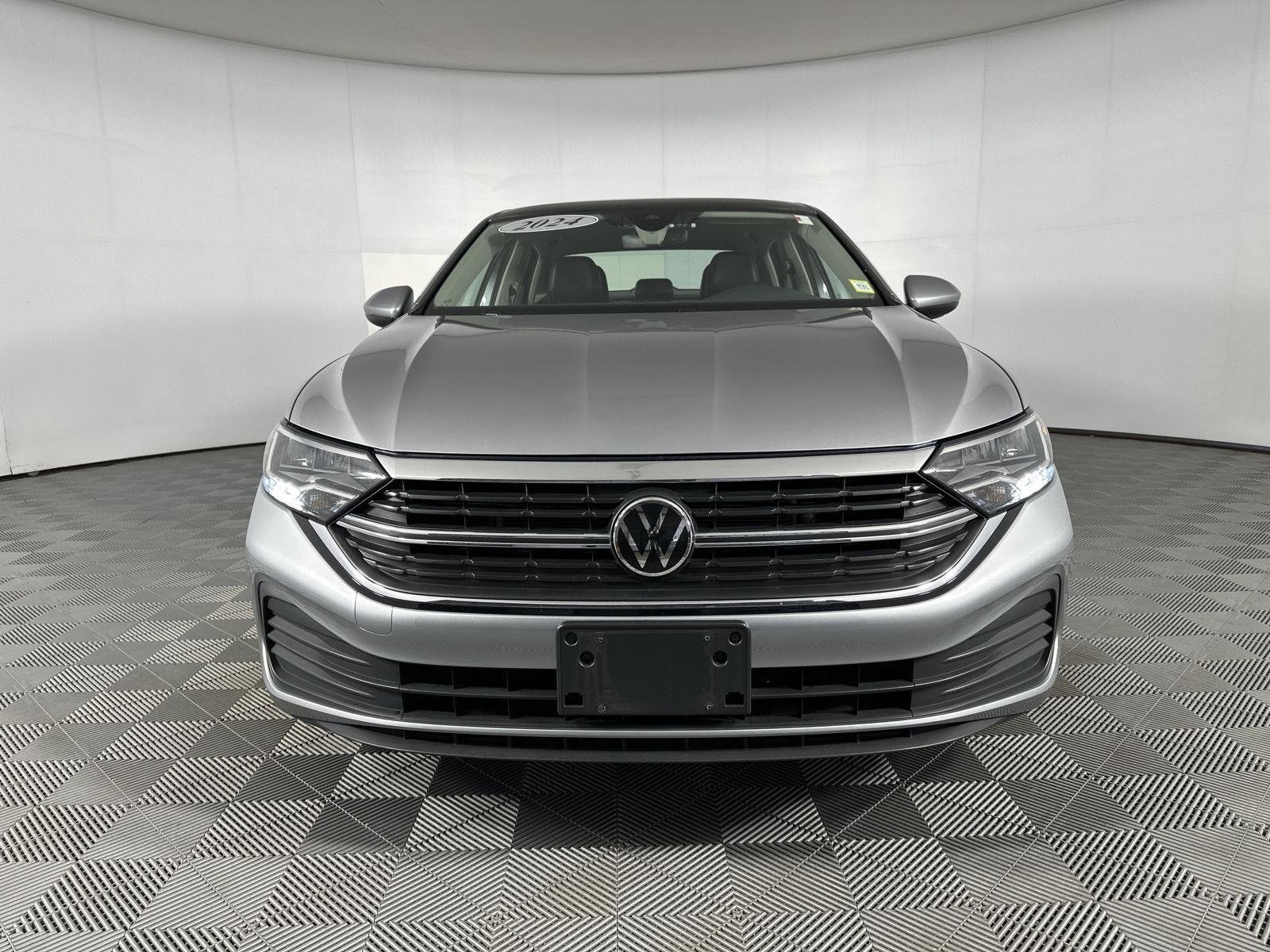 Used 2024 Platinum Gray Metallic Volkswagen SE image 6