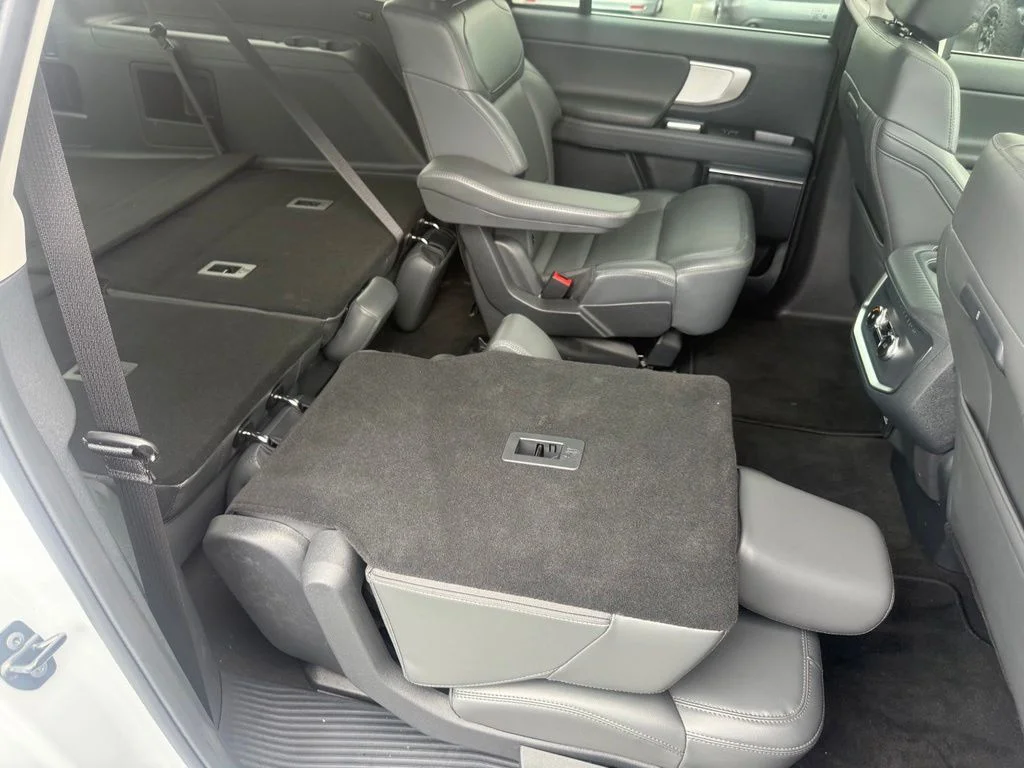 New 2026 Space Silver Metallic Ford MAX Active image 58